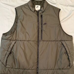Nike Therma-Fit Dark dark green vest